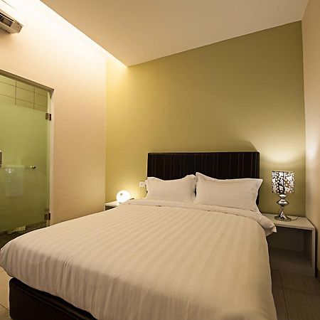 Seven Hotel Putatan Eksteriør billede