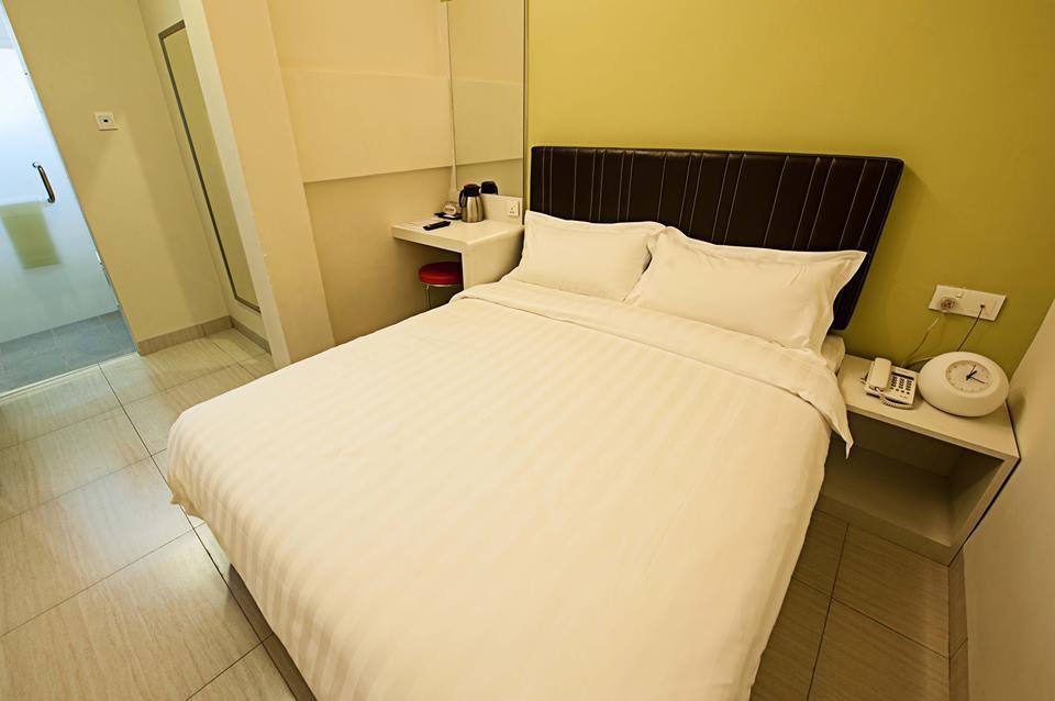 Seven Hotel Putatan Eksteriør billede