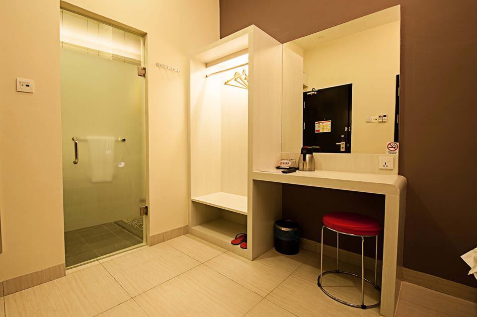 Seven Hotel Putatan Eksteriør billede