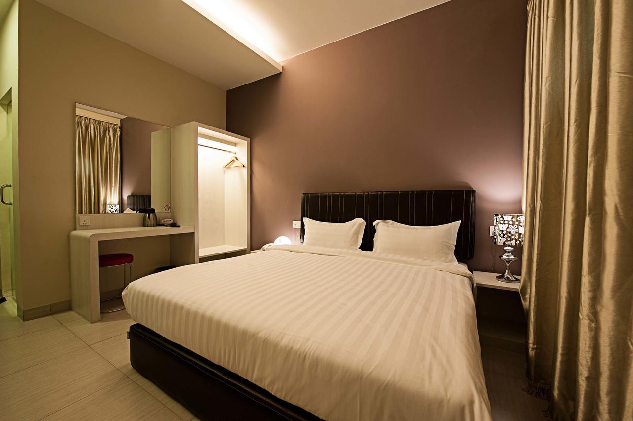 Seven Hotel Putatan Eksteriør billede
