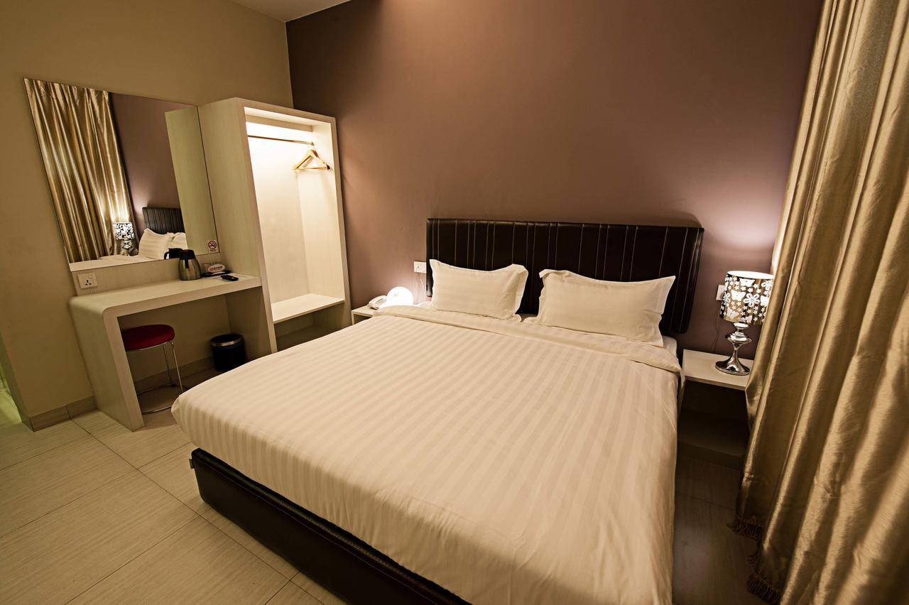 Seven Hotel Putatan Eksteriør billede