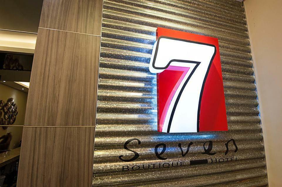Seven Hotel Putatan Eksteriør billede